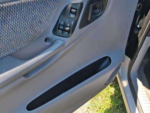 Used 1998 Dodge Dakota 2WD Club Cab image 11