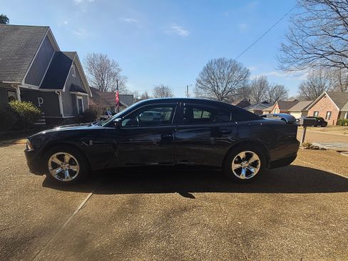 Used 2013 Dodge Charger SXT Plus image 2