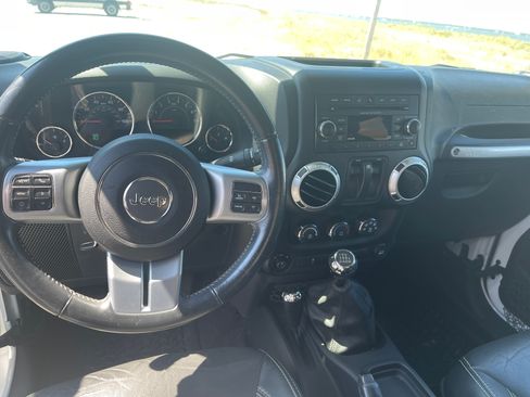 Used 2015 Jeep Wrangler Sport image 9