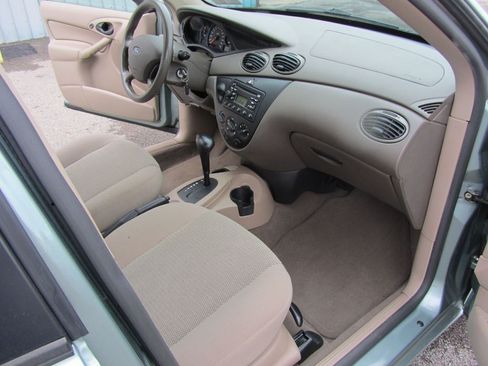 Used 2004 Ford Focus SE image 5