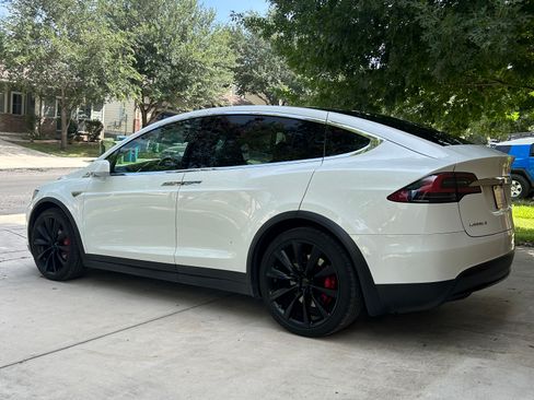 Used 2016 Tesla Model X Performance image 11