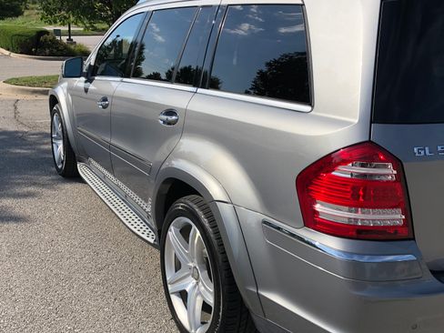 Used 2011 Mercedes-Benz GL 550 4MATIC image 9