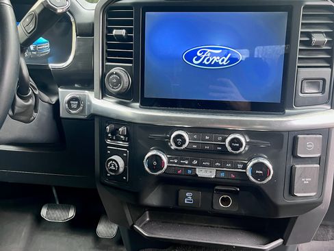 Used 2022 Ford F150 Lariat w/ Trailer Tow Package image 11