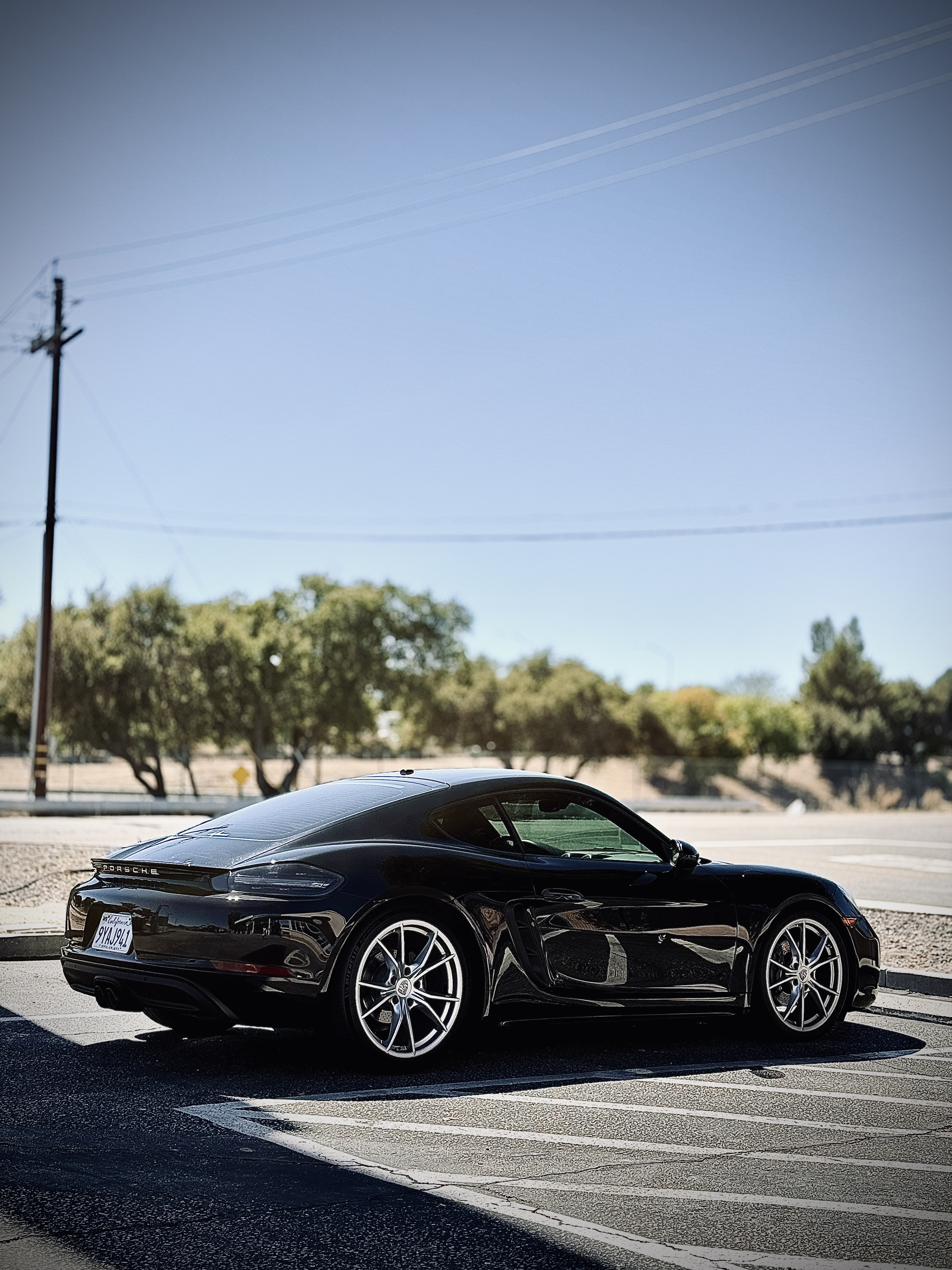 Used 2019 Porsche 718 Cayman RWD image 1