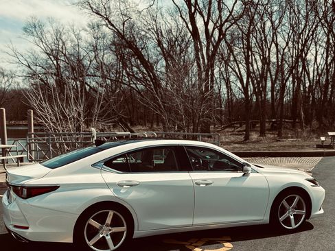 Used 2019 Lexus ES 350 w/ Accessory Package 2 image 5