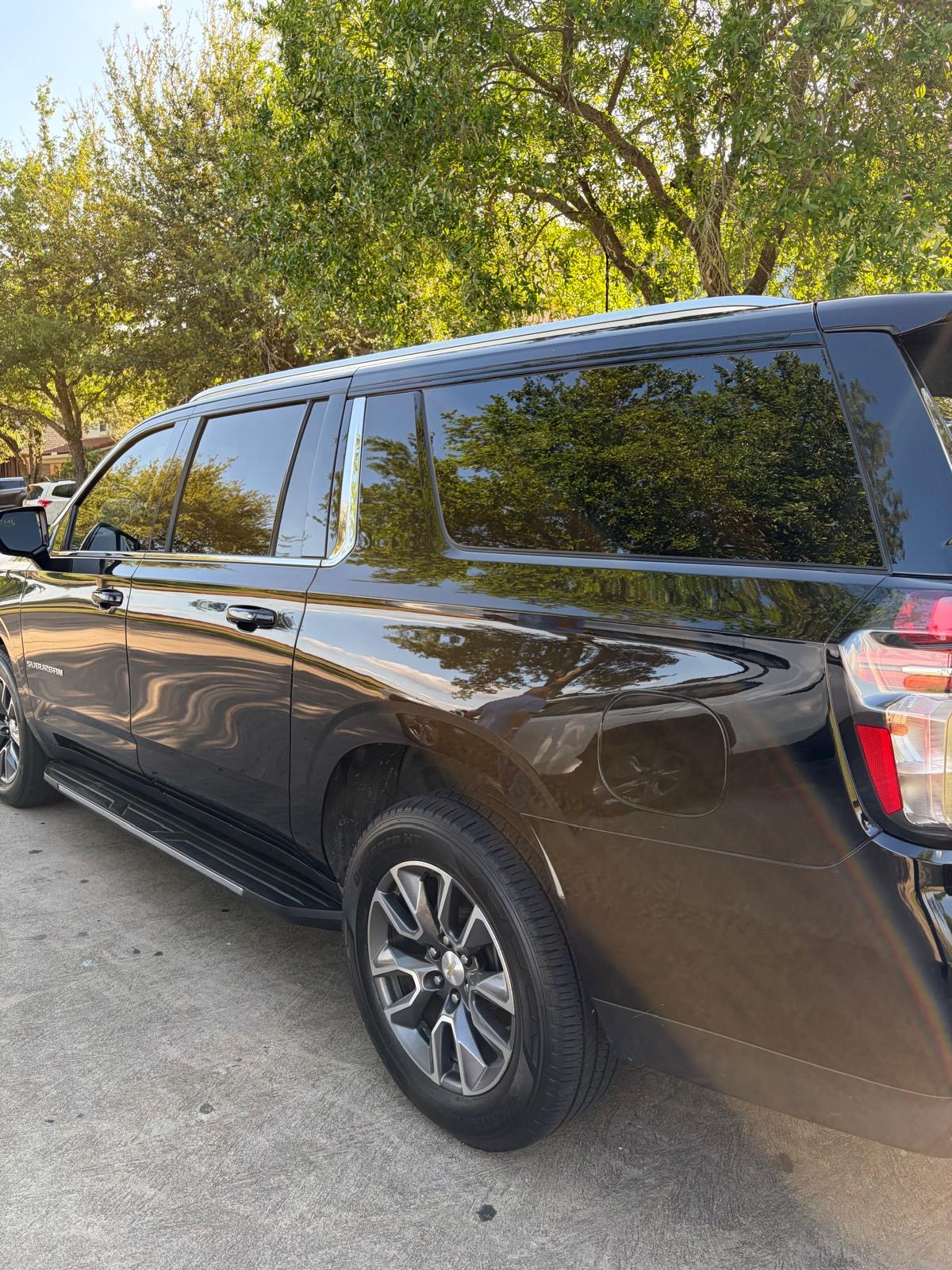Used 2022 Chevrolet Suburban LT RWD image 6