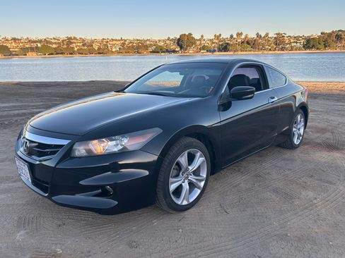 Used 2011 Honda Accord EX-L image 2