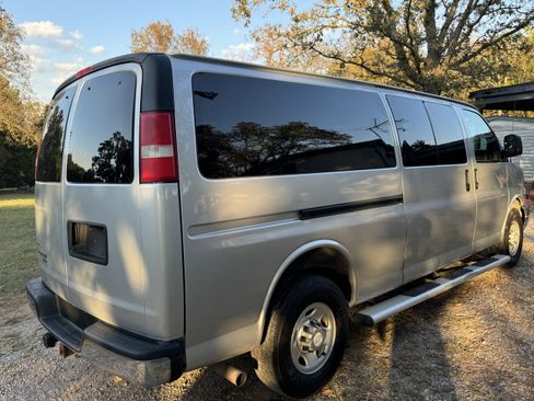 Used 2012 Chevrolet Express 3500 LT w/ LT Preferred Equipment Group image 9