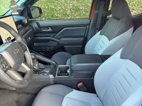 Used 2024 Toyota Tacoma TRD Off-Road image 2