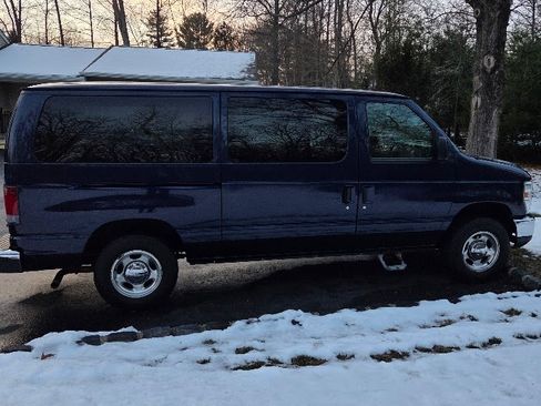 Used 2012 Ford E-150 and Econoline 150 Wagon w/ Interior Upgrade Pkg image 9