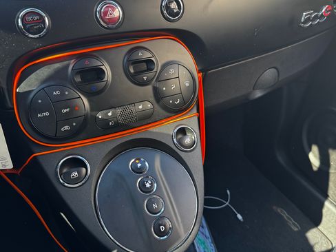 Used 2015 FIAT 500 e w/ Esport Package image 8