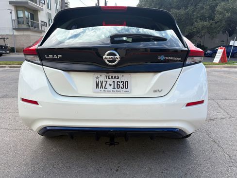 Used 2020 Nissan Leaf SV w/ SV Technology Package image 10