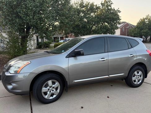 Used 2013 Nissan Rogue S FWD image 1