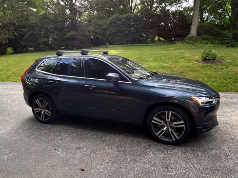 Used 2021 Volvo XC60 T6 Momentum w/ Premium Package AWD/4WD image 4