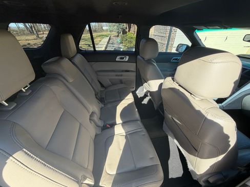 Used 2013 Ford Explorer XLT image 10