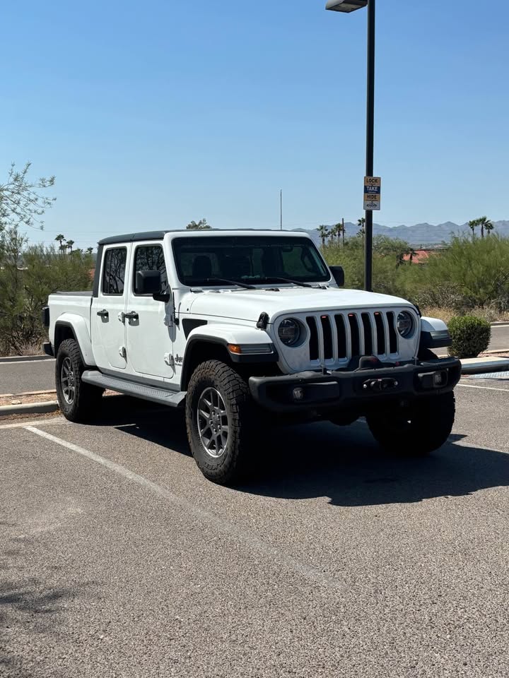 Used 2020 Jeep Gladiator Overland w/ Popular Equipment Package AWD/4WD image 1