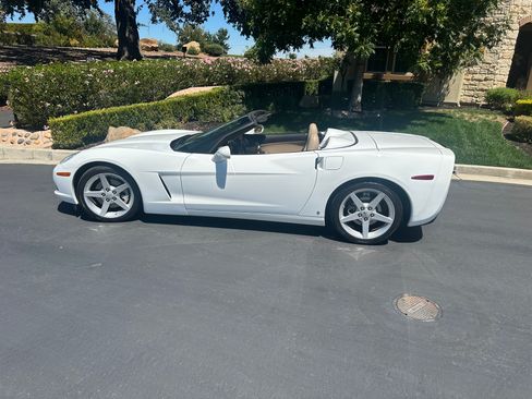 Used 2006 Chevrolet Corvette Convertible w/ Preferred Equipment Group RWD image 9