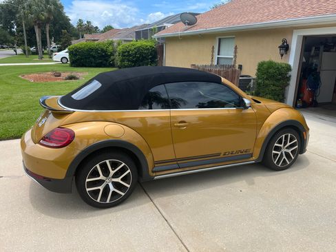 Used 2017 Volkswagen Beetle 1.8T Dune FWD image 1