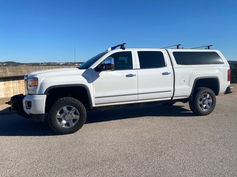Used 2015 GMC Sierra 2500 Denali w/ Suspension Package, Off-Road image 1