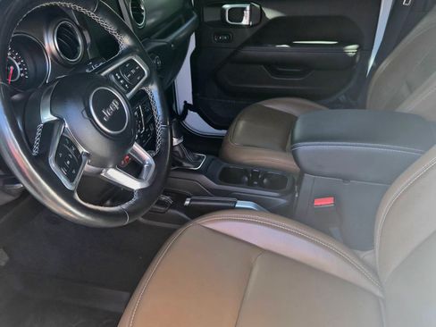 Used 2021 Jeep Gladiator Rubicon AWD/4WD image 11
