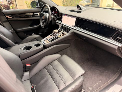 Used 2018 Porsche Panamera image 5