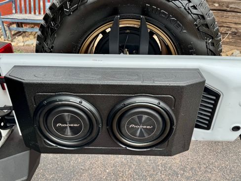 Used 2017 Jeep Wrangler Sahara w/ Connectivity Group image 14