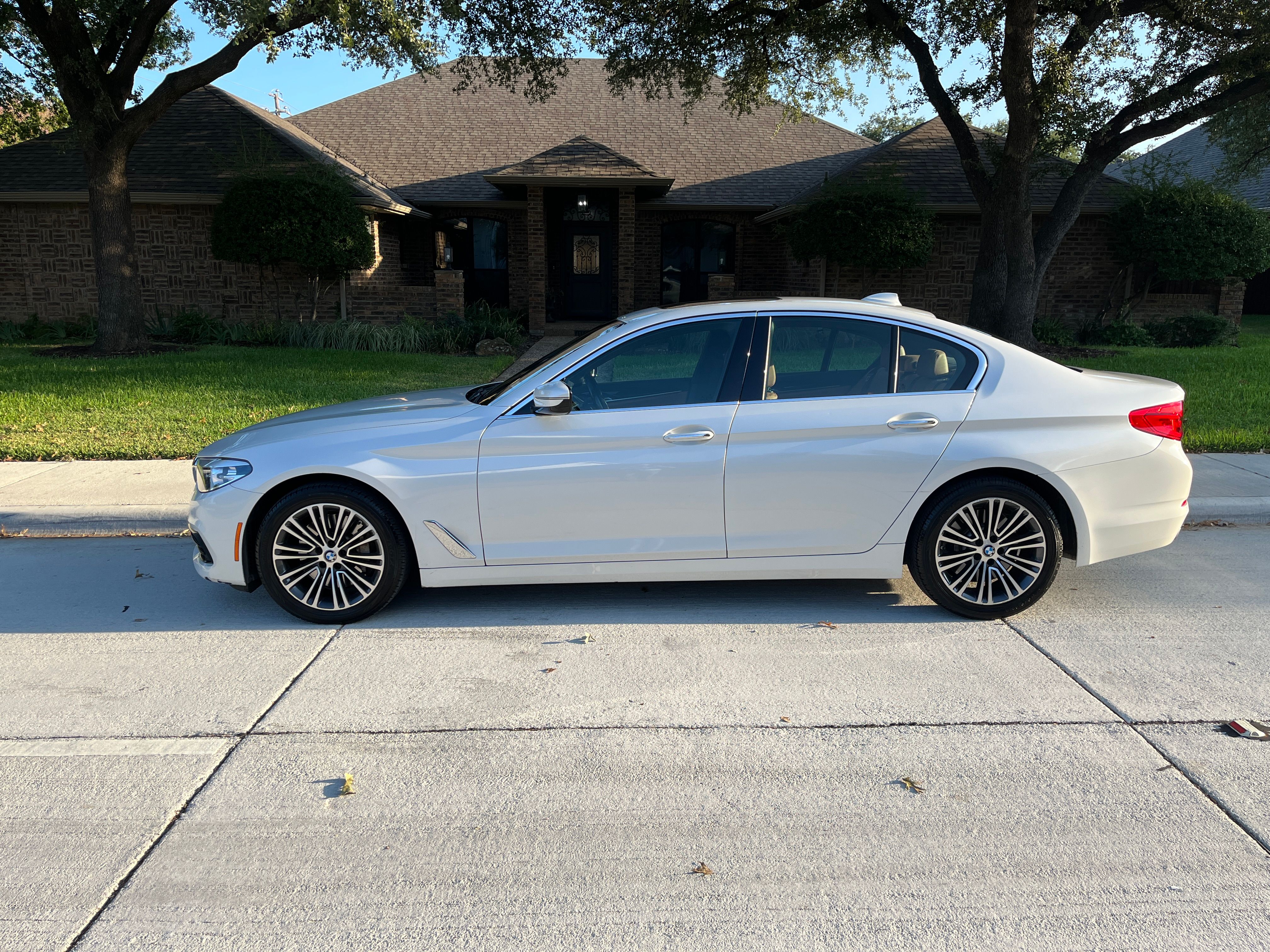 Used 2018 BMW 540i RWD image 2