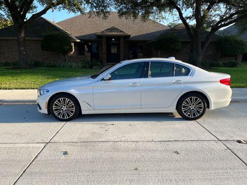 Used 2018 BMW 540i RWD image 2