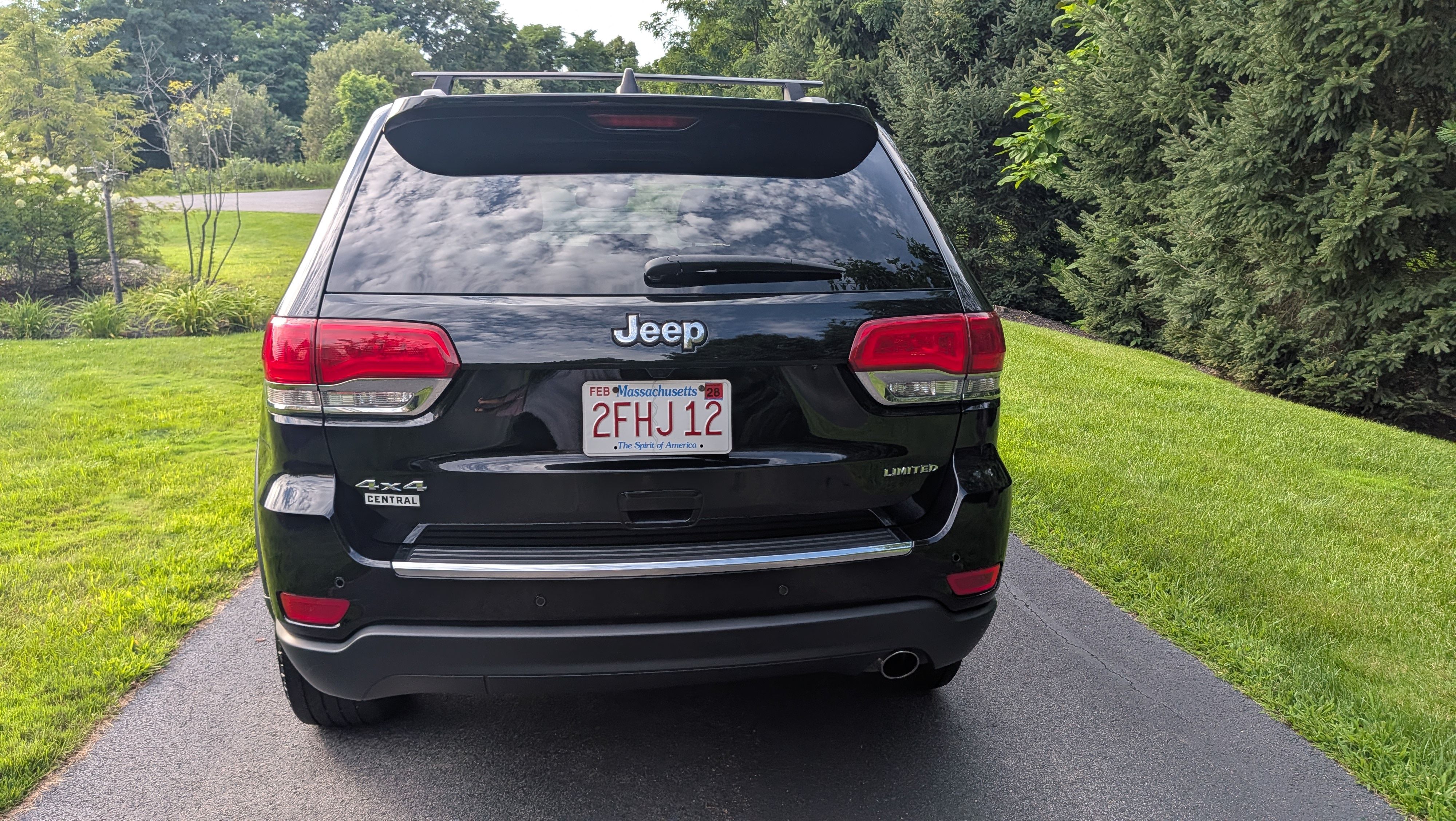 Used 2019 Jeep Grand Cherokee Limited AWD/4WD image 9