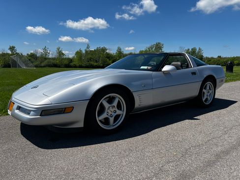 Used 1996 Chevrolet Corvette Coupe RWD image 1