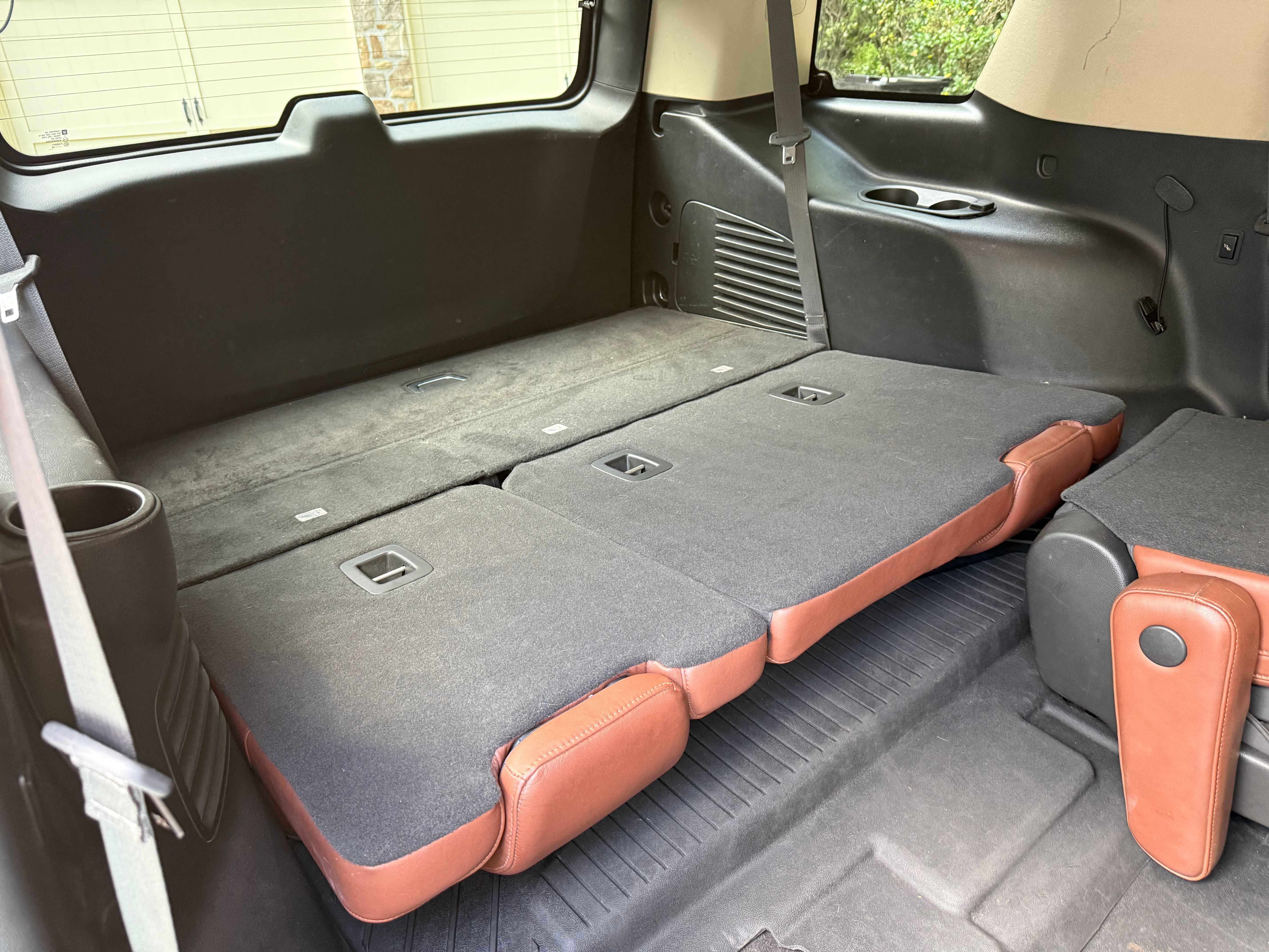 Used 2020 Cadillac Escalade Premium Luxury AWD/4WD image 17
