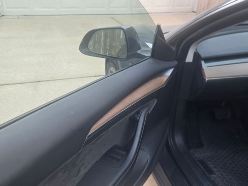 Used 2023 Tesla Model 3 Standard Range image 9