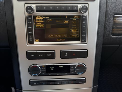 Used 2010 Lincoln MKX AWD image 17