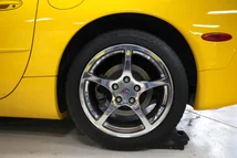 Used 2004 Chevrolet Corvette Coupe w/ Roof Package RWD image 12