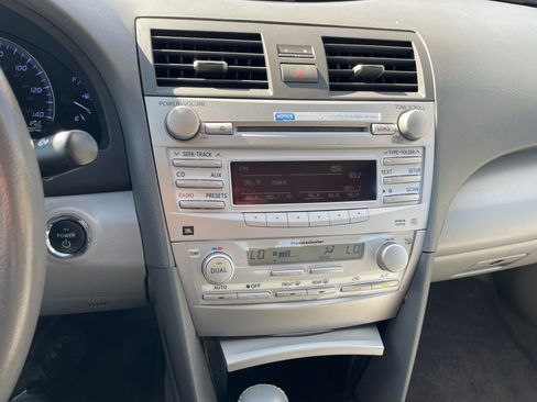 Used 2011 Toyota Camry Hybrid w/ Upgrade Pkg image 9