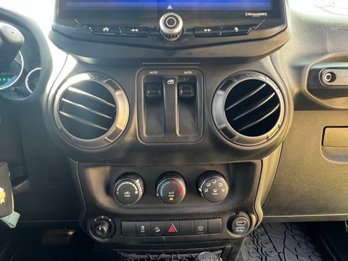 Used 2018 Jeep Wrangler Sport image 13