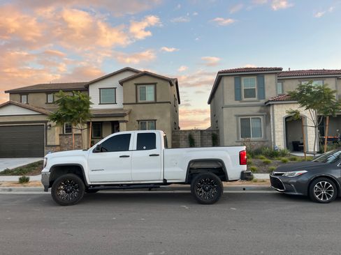 Used 2017 GMC Sierra 1500 2WD Double Cab image 1