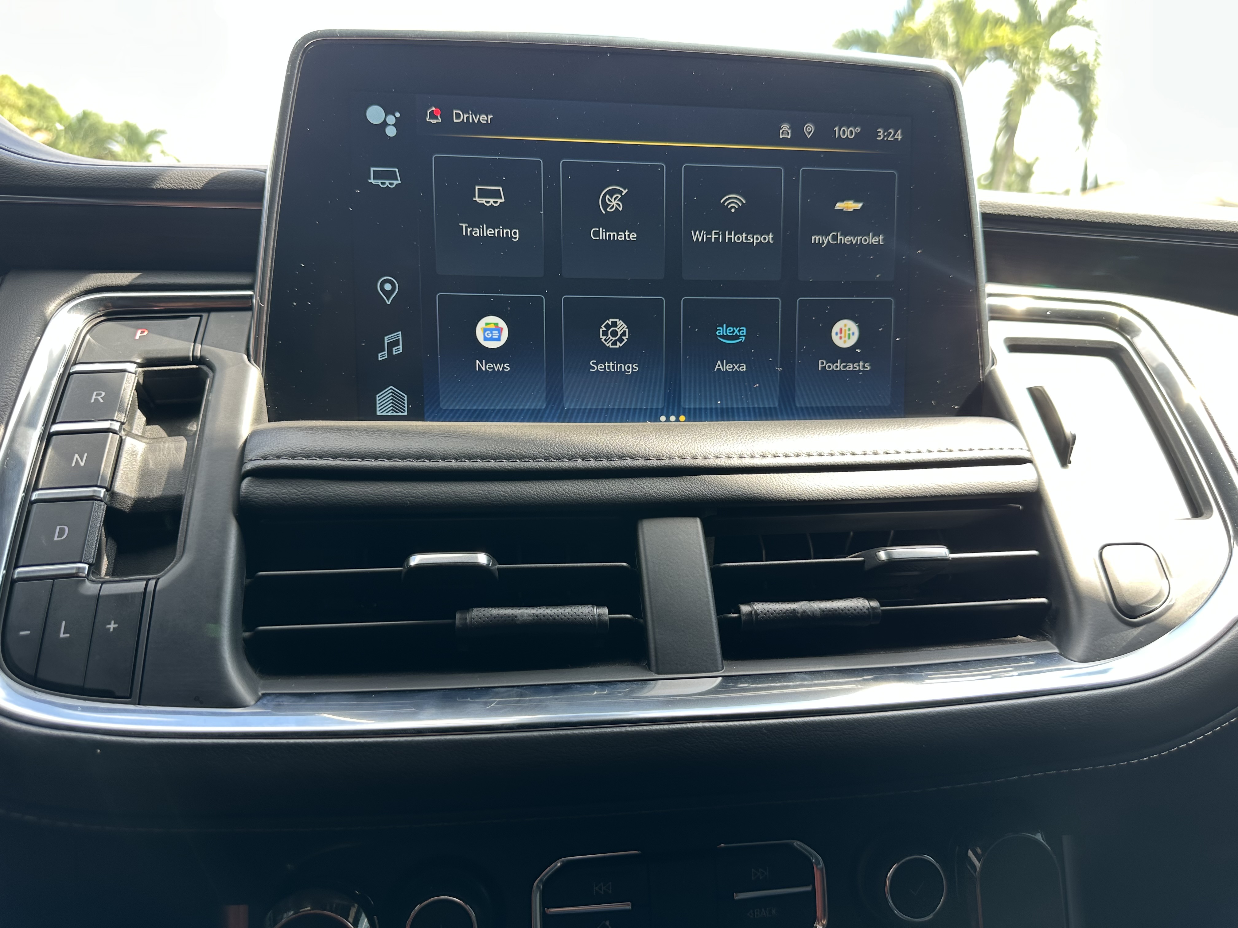 Used 2022 Chevrolet Suburban LT w/ LT Signature Package AWD/4WD image 8