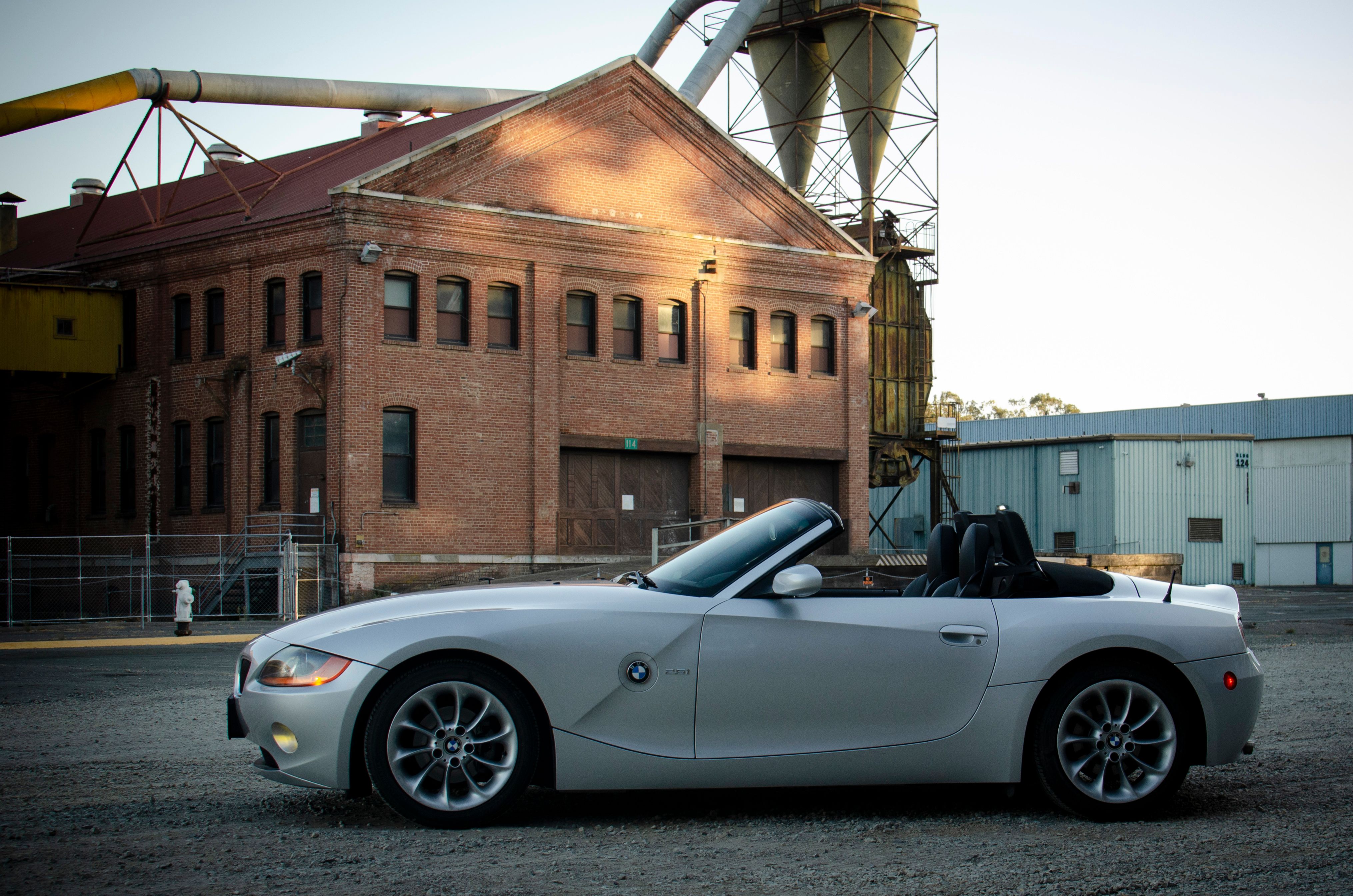 Used 2004 BMW Z4 2.5i RWD image 2