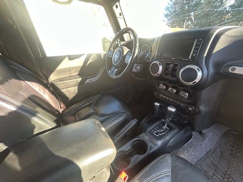 Used 2017 Jeep Wrangler Unlimited Sahara w/ Dual Top Group image 3