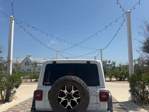 Used 2021 Jeep Wrangler Unlimited Rubicon AWD/4WD image 9