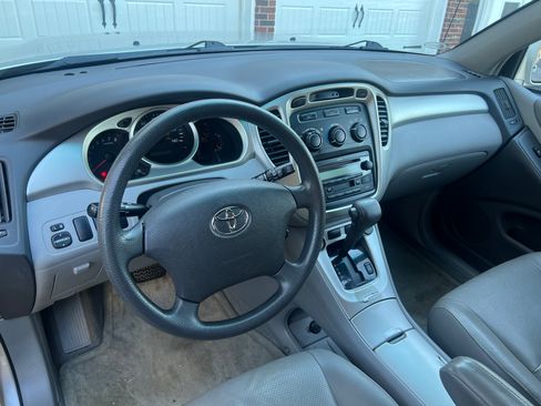 Used 2004 Toyota Highlander 2WD V6 image 6