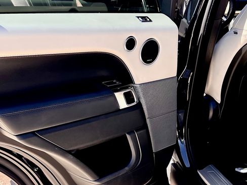 Used 2020 Land Rover Range Rover Sport HST image 19