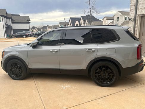 Used 2021 Kia Telluride SX w/ SX Prestige Package image 2