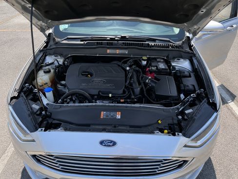 Used 2018 Ford Fusion SE w/ Fusion SE Technology Package FWD image 14