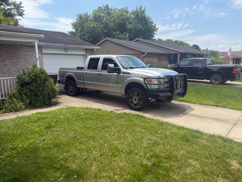 Used 2014 Ford F250 Platinum w/ Platinum Package AWD/4WD image 1