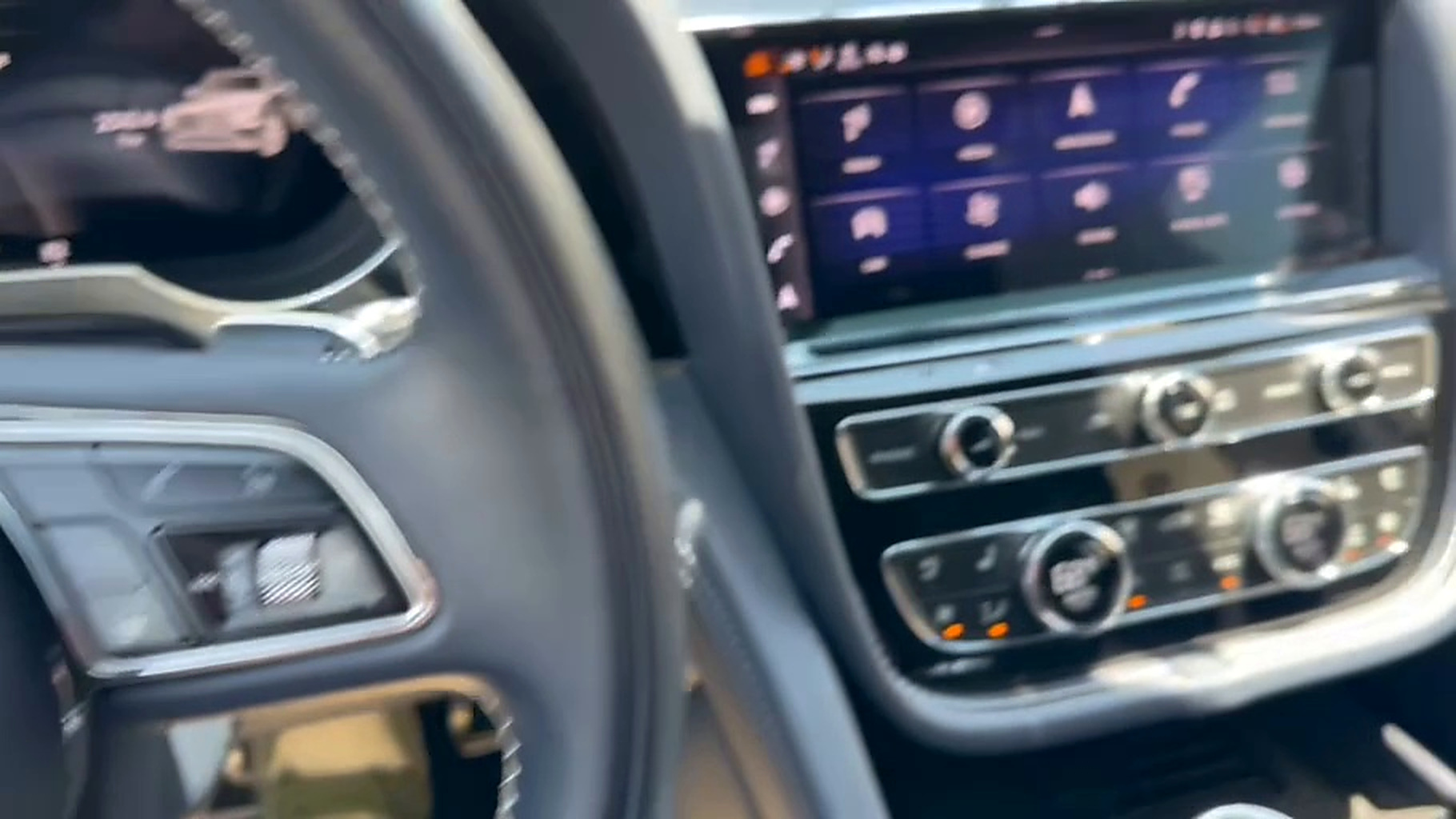 Used 2021 Bentley Bentayga AWD/4WD image 29