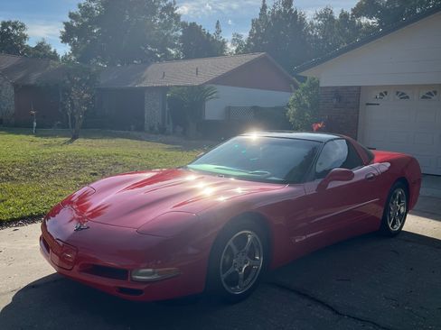 Used 2004 Chevrolet Corvette Coupe w/ Preferred Equipment Group image 6