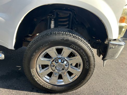 Used 2010 Ford F250 Lariat image 19