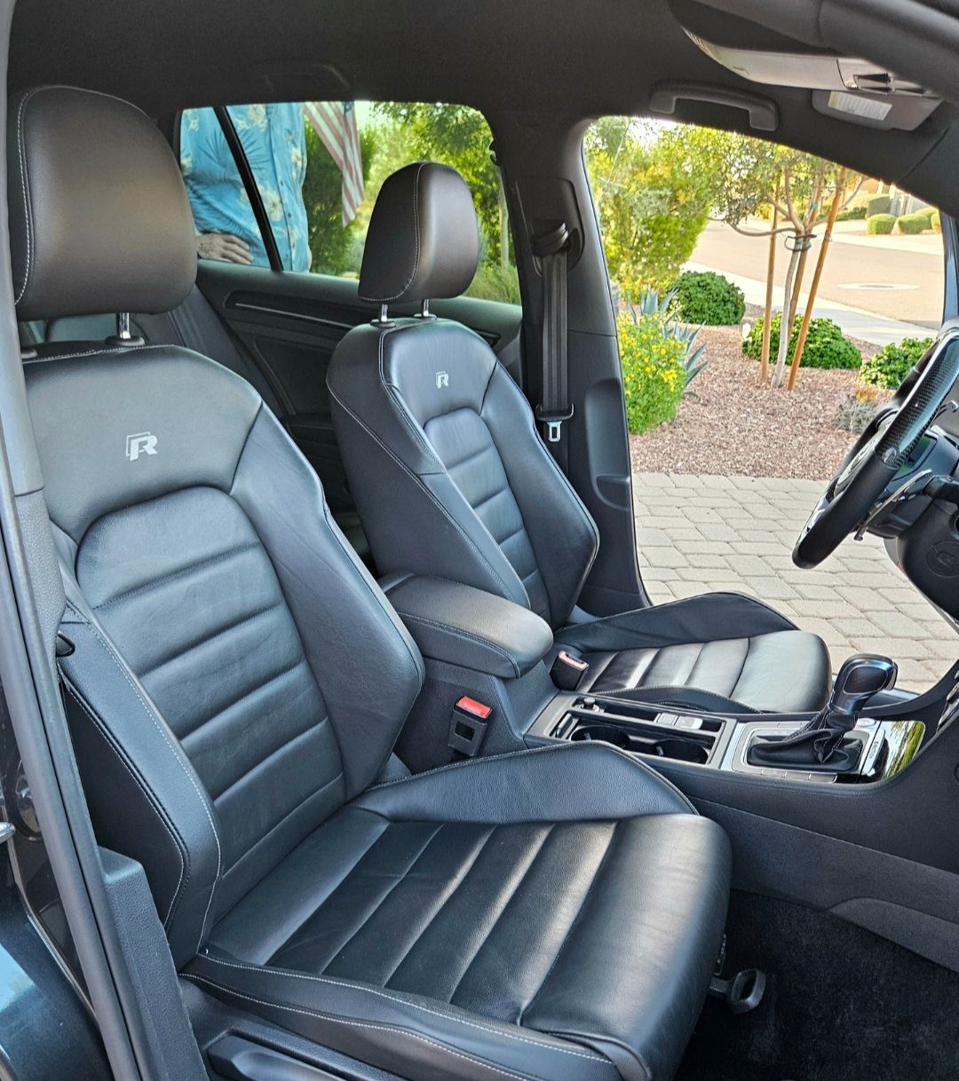Used 2017 Volkswagen Golf 4-Door AWD/4WD image 12